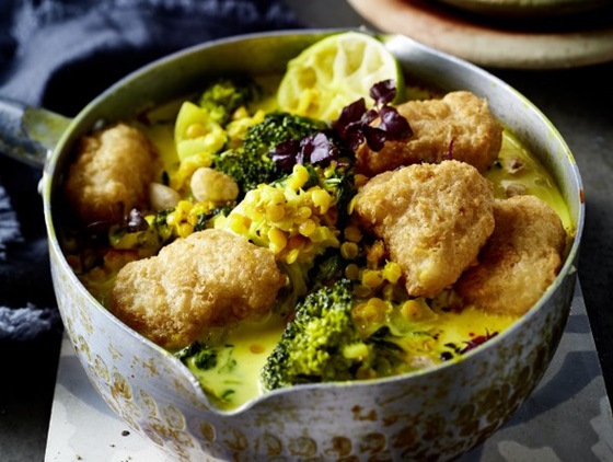 Brokkoli-Linsen-Curry mit Backfisch-Happen