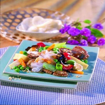 Asiatische Wokpfanne mit Glasnudeln