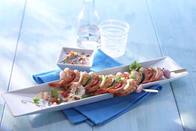 Garnelen-Gemüse-Spieße in Tomaten-Ricotta-Sauce