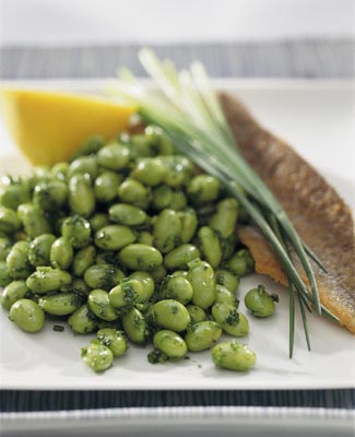 Sojabohnen mit frischen Kräutern