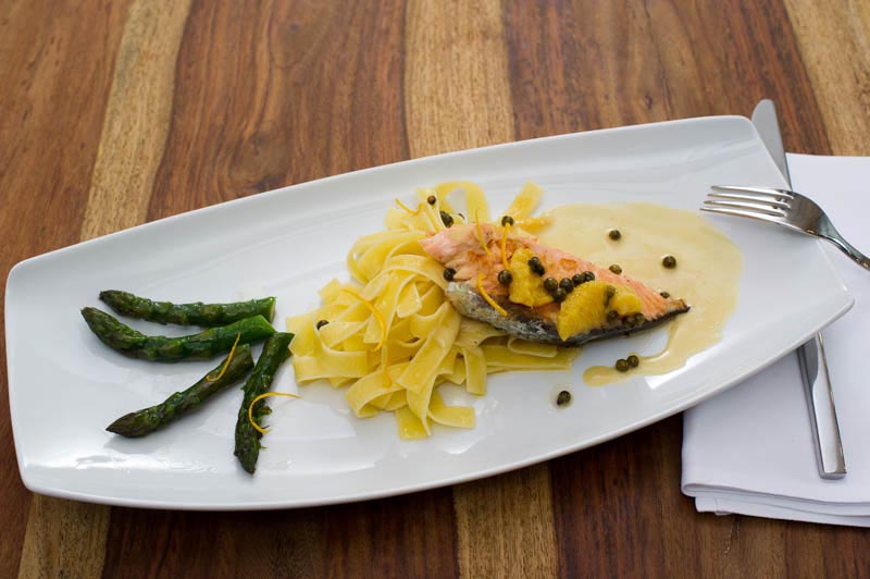 Lachs in Orangen-Riesling-Sauce