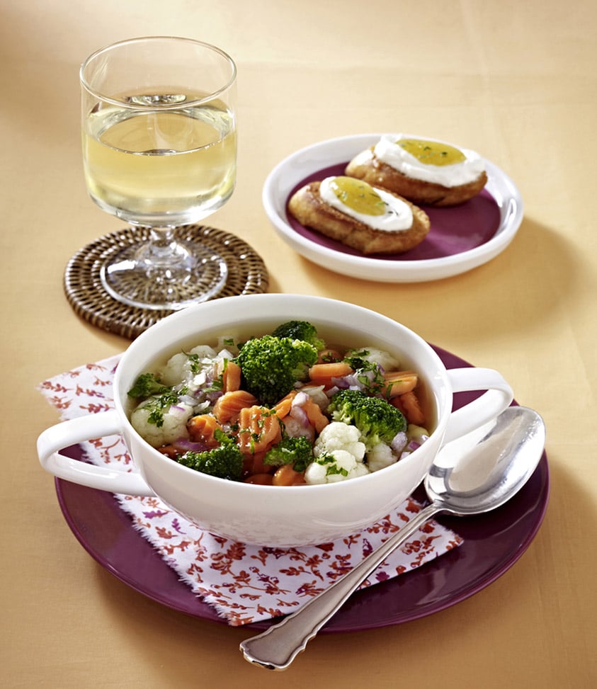 Gemüsesuppe mit Zeigenkäse Crostini