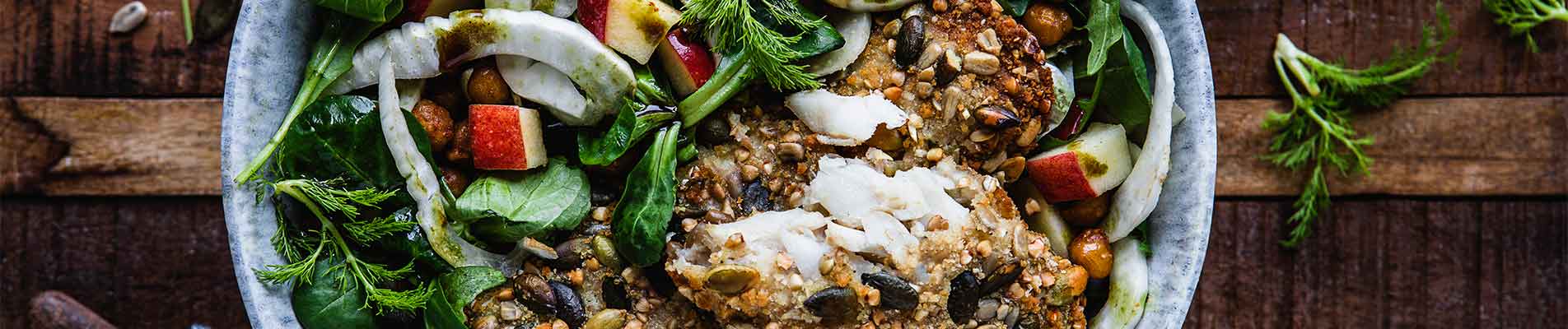 iglo Filegro Kürbiskern auf grünem Salat mit gerösteten Kichererbsen, Apfel &Fenchel