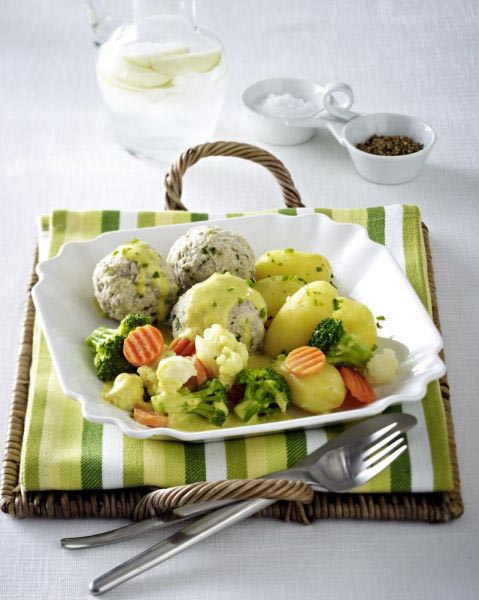 Kräuterknödel auf Gemüsepfanne