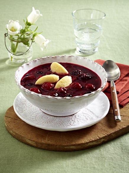 Fruchtsuppe mit Grießbällchen