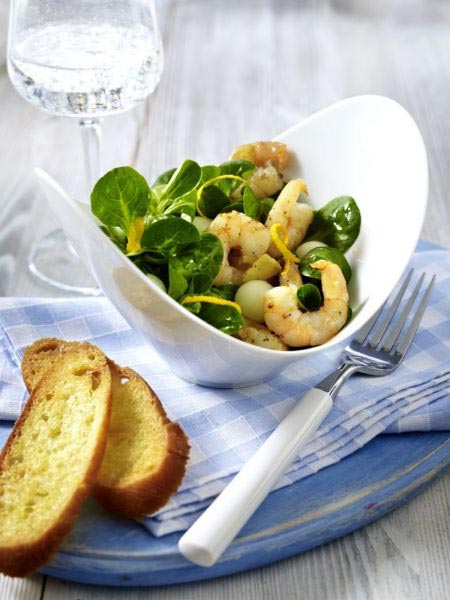 Ingwer-Garnelen auf Feldsalat mit Melonen und Koriander