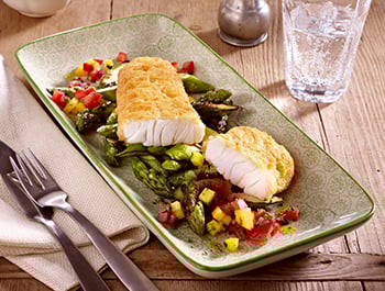 Filegro mit grünem Spargel