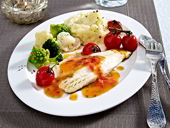 Loup de Mer mit Sellerie-Kartoffelstampf, geschmorte Tomaten und Gemüse-Selektion