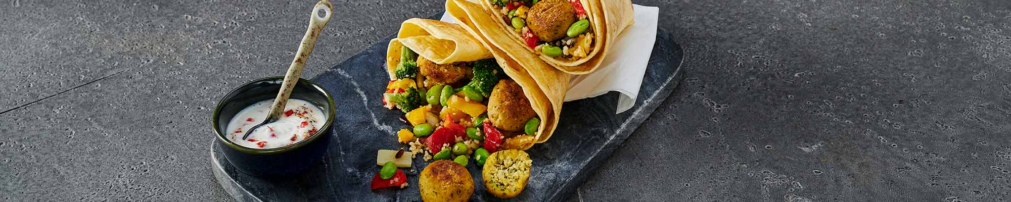 Falafel-Wrap mit Paprika-Couscous