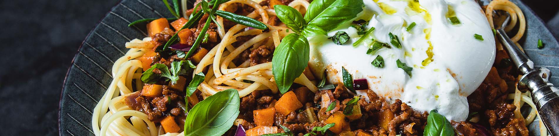 Spaghetti Bolognese mit Burrata