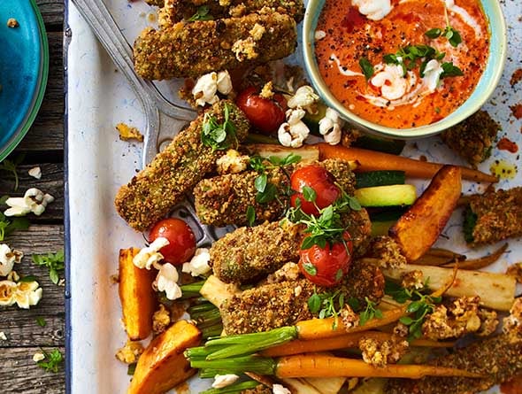 Verschiedenes Ofengemüse und BLUBB Sticks auf einem großen Teller angerichtet