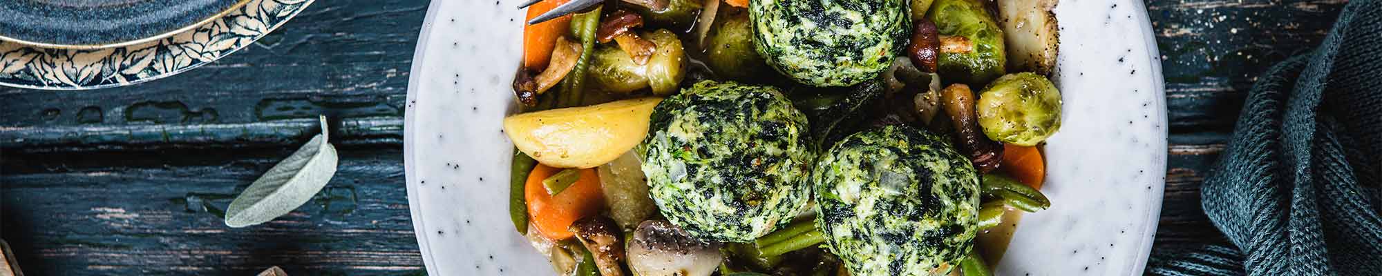 Spinatknödel mit Ricotta und Pilzrahmsauce