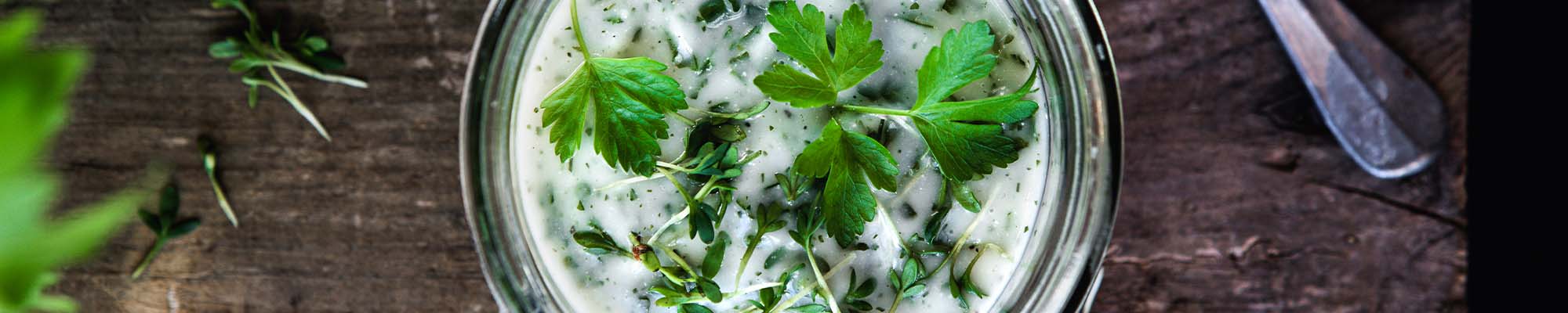 8-Kräuter-Knoblauch-Dip