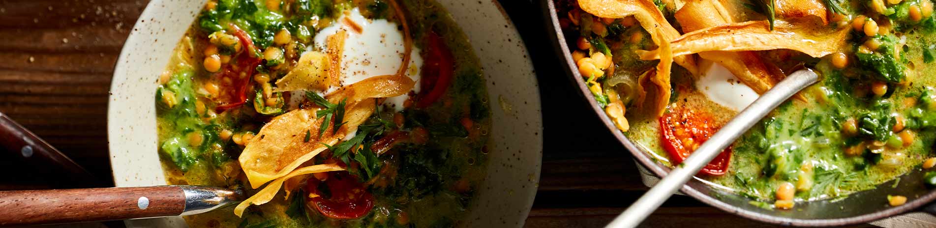 Spinateintopf mit roten Linsen