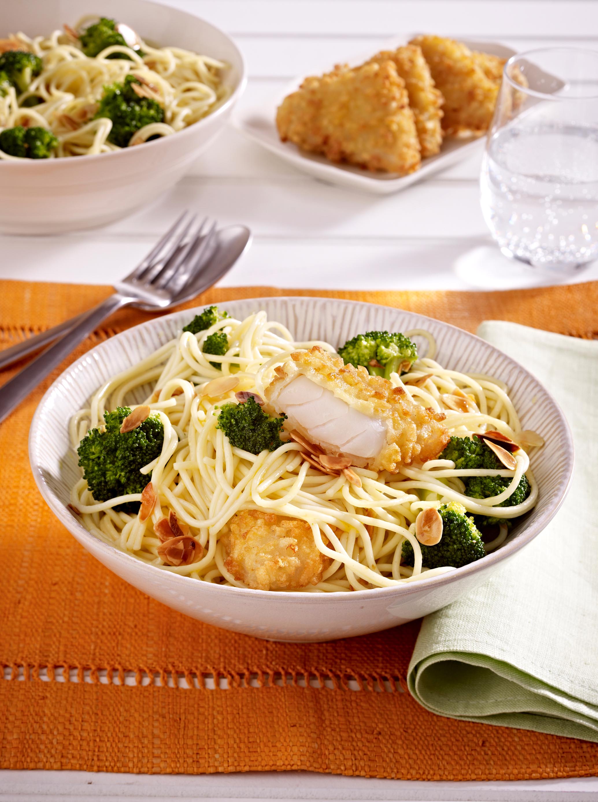 filegro crunchnfisch mit broccoli spaghetti in mandelbutter gebraten