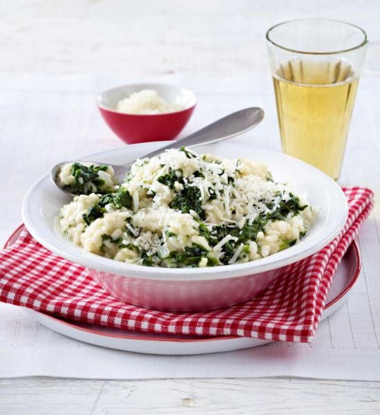 spinat risotto mit geriebenem parmesan